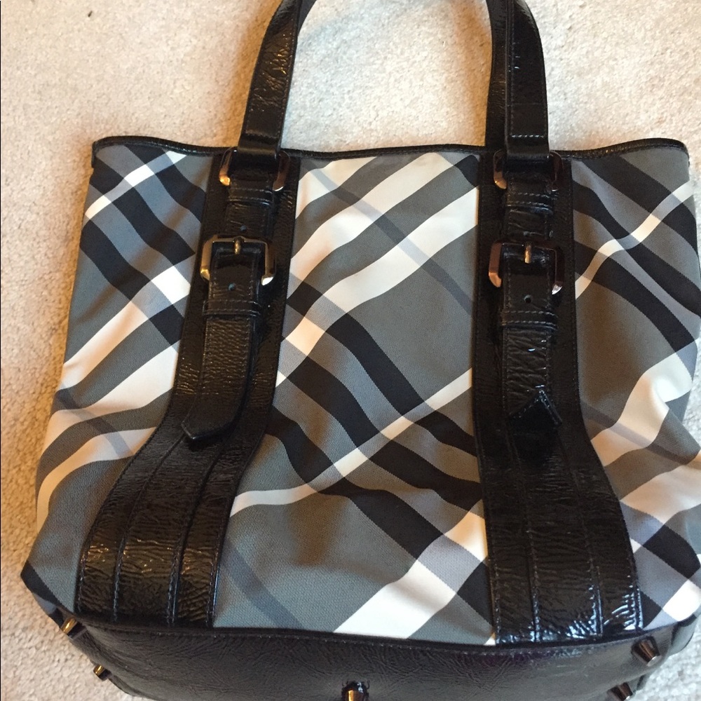 Large Burberry Bag Excellent Condition - image 3